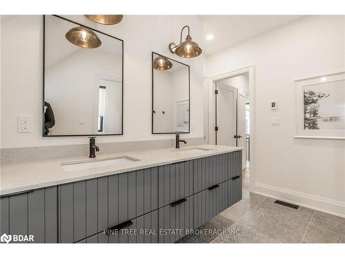 271 Codrington Street Street, Barrie, ON - Indoor Photo Showing Bathroom