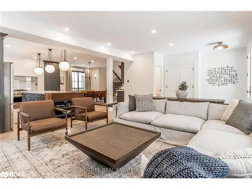 271 Codrington Street Street, Barrie, ON - Indoor Photo Showing Living Room