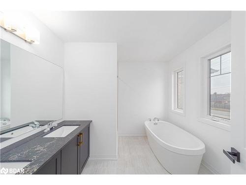 29 Harvest Crescent, Barrie, ON - Indoor Photo Showing Bathroom