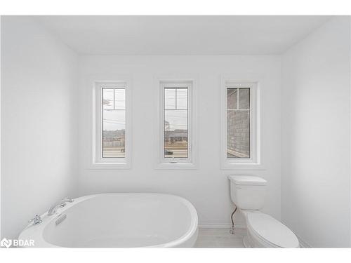 29 Harvest Crescent, Barrie, ON - Indoor Photo Showing Bathroom