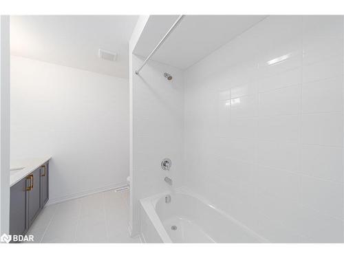 29 Harvest Crescent, Barrie, ON - Indoor Photo Showing Bathroom