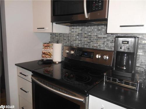 E4-167 Edgehill Drive, Barrie, ON - Indoor Photo Showing Kitchen