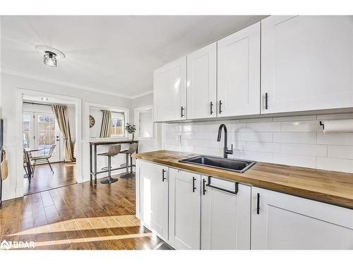 24 Shaw Crescent, Barrie, ON - Indoor Photo Showing Kitchen