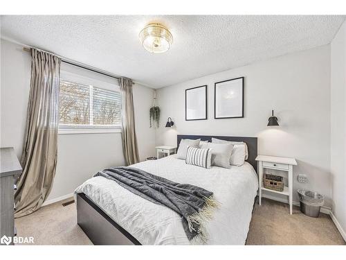 24 Shaw Crescent, Barrie, ON - Indoor Photo Showing Bedroom