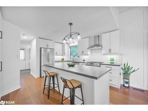 8 Frid Boulevard, Midhurst, ON - Indoor Photo Showing Kitchen With Upgraded Kitchen