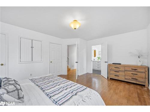 8 Frid Boulevard, Midhurst, ON - Indoor Photo Showing Bedroom