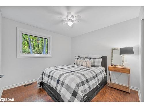 8 Frid Boulevard, Midhurst, ON - Indoor Photo Showing Bedroom