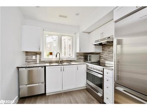 6-51 Ferndale Drive S, Barrie, ON - Indoor Photo Showing Kitchen