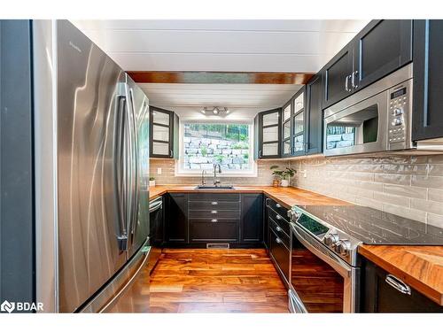 22 Pine Ridge Trail, Oro-Medonte, ON - Indoor Photo Showing Kitchen