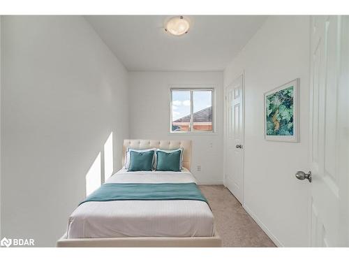 48 Loon Avenue, Barrie, ON - Indoor Photo Showing Bedroom