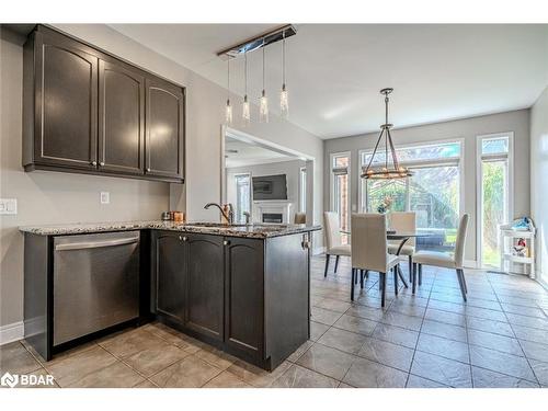 35 Royal Park Boulevard, Barrie, ON - Indoor Photo Showing Kitchen