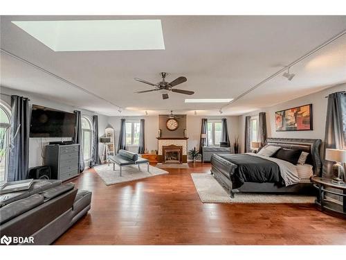 1923 10Th Line, Innisfil, ON - Indoor Photo Showing Living Room With Fireplace