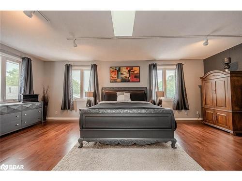 1923 10Th Line, Innisfil, ON - Indoor Photo Showing Bedroom