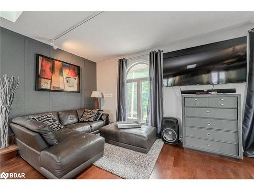 1923 10Th Line, Innisfil, ON - Indoor Photo Showing Living Room