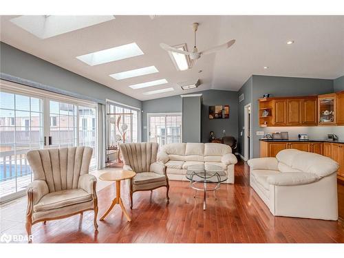 1923 10Th Line, Innisfil, ON - Indoor Photo Showing Living Room