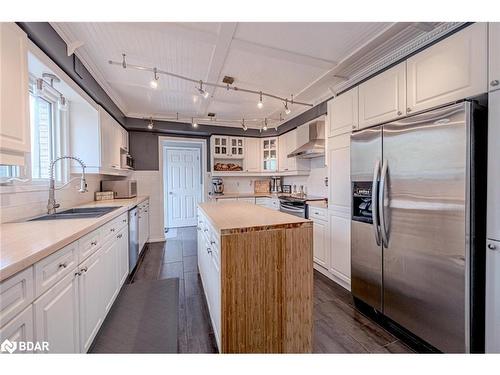 1923 10Th Line, Innisfil, ON - Indoor Photo Showing Kitchen