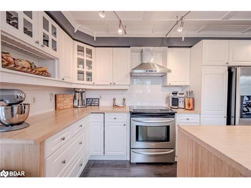 1923 10Th Line, Innisfil, ON - Indoor Photo Showing Kitchen