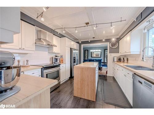 1923 10Th Line, Innisfil, ON - Indoor Photo Showing Kitchen With Stainless Steel Kitchen With Double Sink