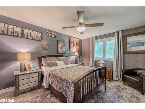 1923 10Th Line, Innisfil, ON - Indoor Photo Showing Bedroom