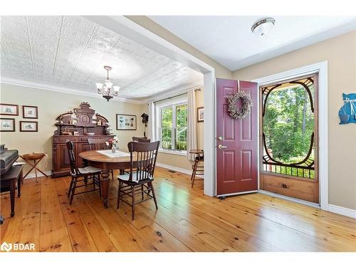 26 Paddy Dunn'S Circle, Springwater, ON - Indoor Photo Showing Dining Room