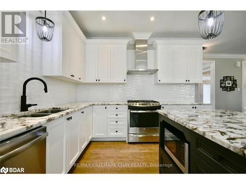 5 Kanata Court Court, Barrie, ON - Indoor Photo Showing Kitchen With Upgraded Kitchen