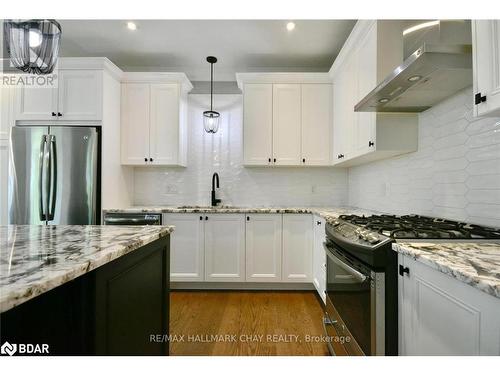 5 Kanata Court Court, Barrie, ON - Indoor Photo Showing Kitchen With Upgraded Kitchen