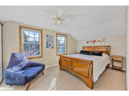 239 Pine Street, Newmarket, ON - Indoor Photo Showing Bedroom