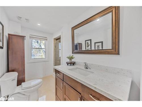 239 Pine Street, Newmarket, ON - Indoor Photo Showing Bathroom