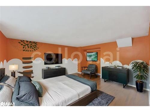 239 Pine Street, Newmarket, ON - Indoor Photo Showing Bedroom