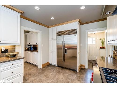 60 High Street, Barrie, ON - Indoor Photo Showing Kitchen