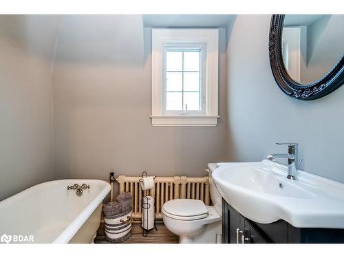 60 High Street, Barrie, ON - Indoor Photo Showing Bathroom