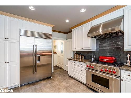 60 High Street, Barrie, ON - Indoor Photo Showing Kitchen