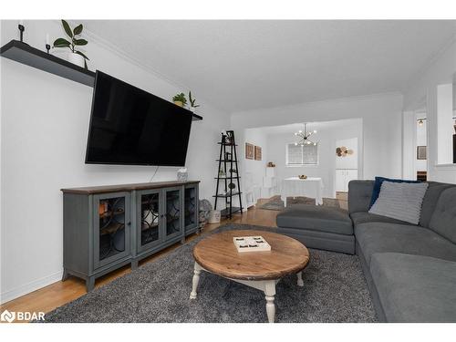 30 Frontier Avenue, Orillia, ON - Indoor Photo Showing Living Room