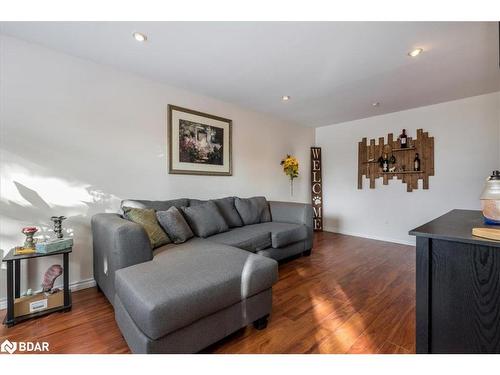 59 Robin Court, Barrie, ON - Indoor Photo Showing Living Room