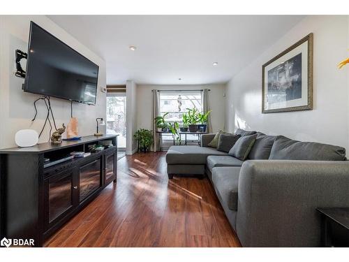 59 Robin Court, Barrie, ON - Indoor Photo Showing Living Room