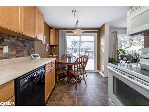 59 Robin Court, Barrie, ON - Indoor Photo Showing Kitchen