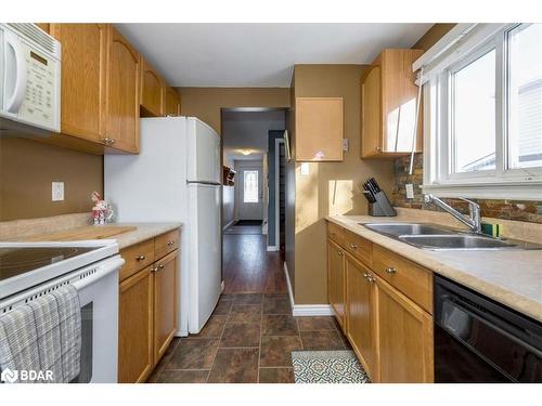 59 Robin Court, Barrie, ON - Indoor Photo Showing Kitchen With Double Sink