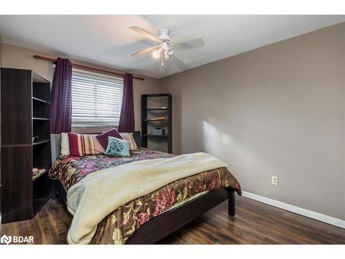 59 Robin Court, Barrie, ON - Indoor Photo Showing Bedroom