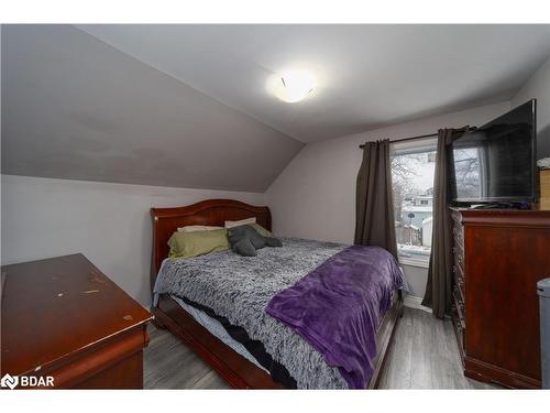 96 Province Street N, Hamilton, ON - Indoor Photo Showing Bedroom