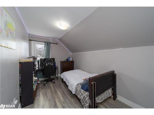 96 Province Street N, Hamilton, ON - Indoor Photo Showing Bedroom