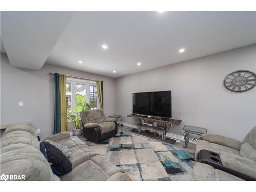 96 Province Street N, Hamilton, ON - Indoor Photo Showing Living Room