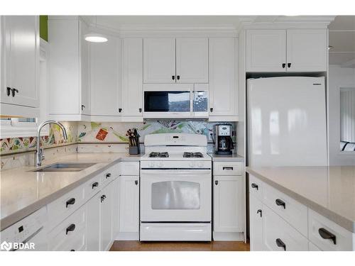 210 Kempview Lane, Barrie, ON - Indoor Photo Showing Kitchen