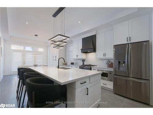 3173 Millicent Avenue, Oakville, ON - Indoor Photo Showing Kitchen With Upgraded Kitchen