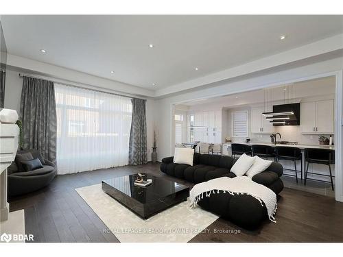 3173 Millicent Avenue, Oakville, ON - Indoor Photo Showing Living Room