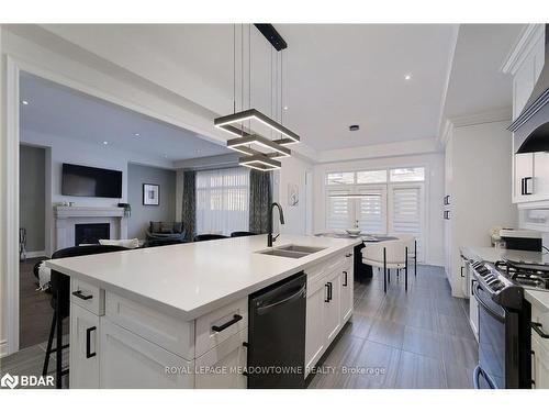 3173 Millicent Avenue, Oakville, ON - Indoor Photo Showing Kitchen With Double Sink With Upgraded Kitchen