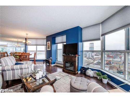 1502 W-140 Dunlop Street E, Barrie, ON - Indoor Photo Showing Living Room