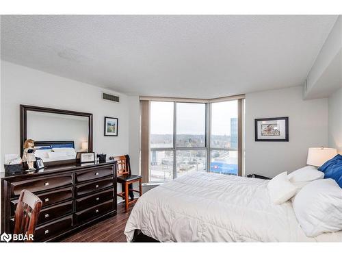 1502 W-140 Dunlop Street E, Barrie, ON - Indoor Photo Showing Bedroom