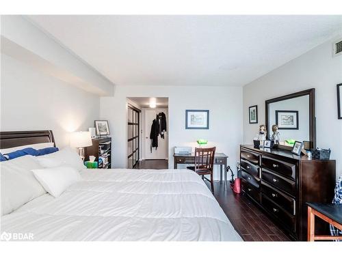 1502 W-140 Dunlop Street E, Barrie, ON - Indoor Photo Showing Bedroom