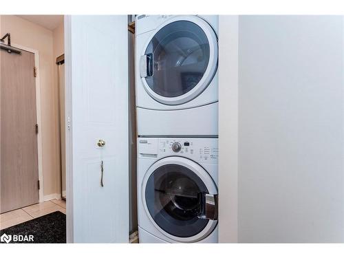 1502 W-140 Dunlop Street E, Barrie, ON - Indoor Photo Showing Laundry Room