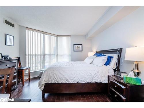 1502 W-140 Dunlop Street E, Barrie, ON - Indoor Photo Showing Bedroom